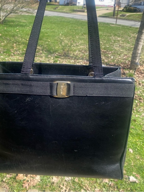 Salvatore Ferragamo Handbags - ✨ (VTG) SALVATORE FERRAGAMO- VERA BOW TOTE W/ Dust Bag 💼